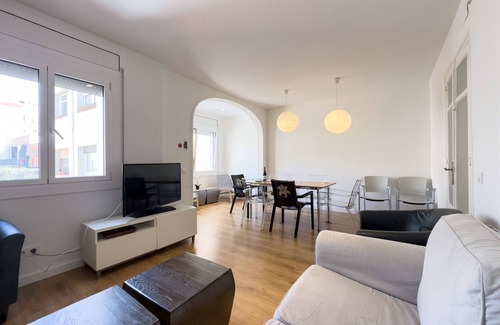 Sants Apartment | Comfy 4 bedroom apartment minutes from the city center