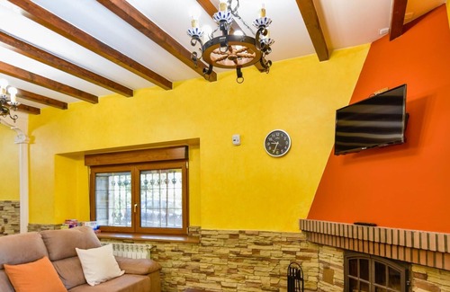 Villaescusa Cabin | Comfortable and spacious house near Cabarcen