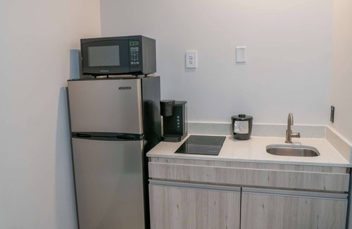 South Houston Hotel | Comfeeni Inn and Suites