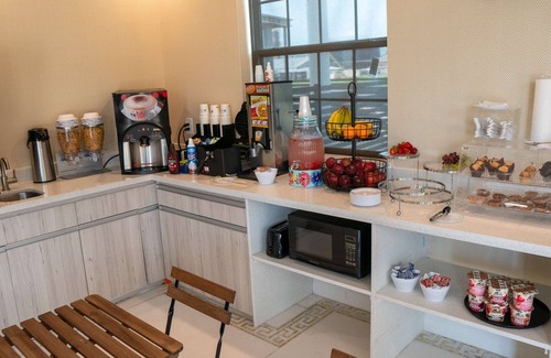 South Houston Hotel | Comfeeni Inn and Suites