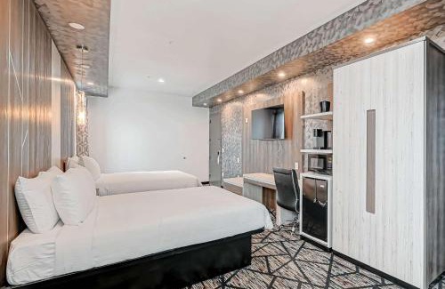 South Houston Hotel | Comfeeni Inn and Suites