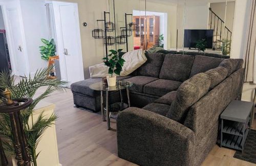 Sharon Hill House | ComfiNook Cozy Suburb Stay Philly Airport Parking