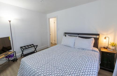 Sharon Hill House | ComfiNook Cozy Suburb Stay Philly Airport Parking
