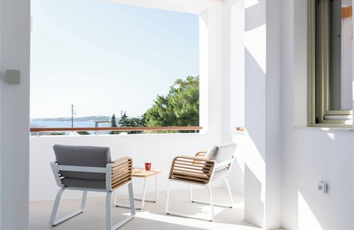 Drios Apartment | Comfort 2-Bedroom Upper Floor Apartment with SeaView By Triotissa Local Living C