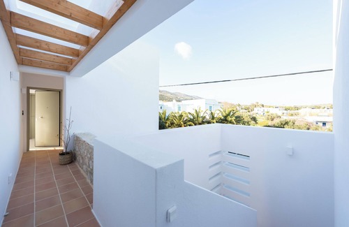 Drios Apartment | Comfort 2-Bedroom Upper Floor Apartment with SeaView By Triotissa Local Living C