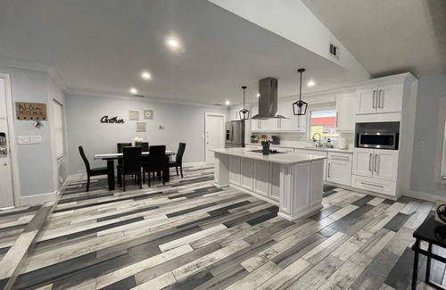 Town N County Park House | Comfort 3- bedroom residential home with pool
