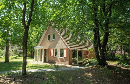 't Loo House | Comfort 4-person bungalow in the holiday park Landal Landgoed 't Loo