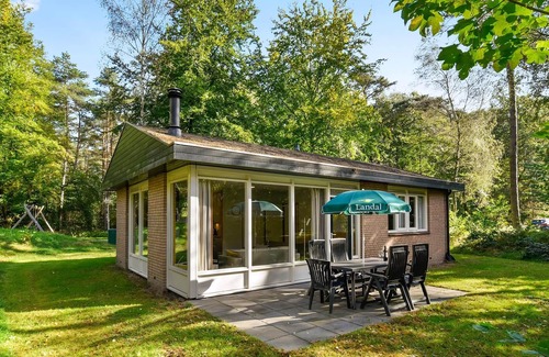 Eerbeek House | Comfort 4-person children's bungalow in the holiday park Landal Coldenhove