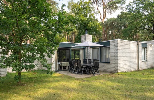 Hapert House | Comfort 4-person children's bungalow in the holiday park Landal Het Vennenbos