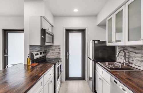 Croissant Park Condo | Comfort and Convenience 2/1 Rent