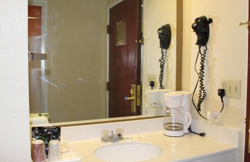 Mount Vernon House | Comfort and Convenience! 3 Affordable Units, Free Parking, Near Riverbend Park