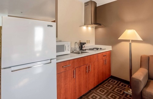 Tri-Cities House | Comfort and Convenience! 2 Great Units! Close to Southridge Sports Complex!