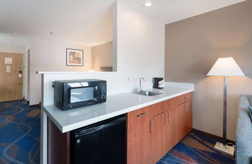 Tri-Cities House | Comfort and Convenience! 2 Great Units! Close to Southridge Sports Complex!