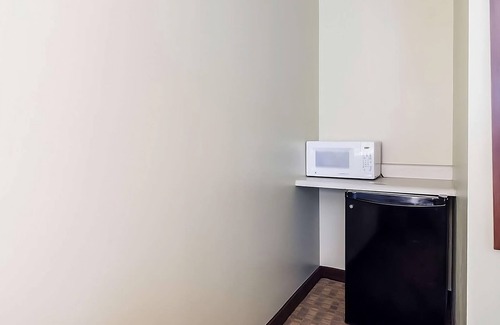 Aberdeen Resort | Comfort and Convenience in GuestHouse Montesano! Free Parking, Pet-friendly
