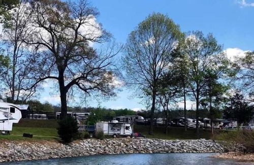 Bon Aqua Apartment | Comfort and Convenience! Close to Bowie Nature Park, FREE Parking!