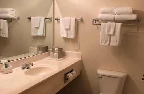 Kelso House | Comfort and Convenience in GuestHouse Kelso Longview! 2 Great Unit, Free Parking