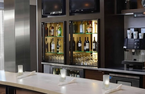 North Dallas Apartment | Comfort and Convenience! 1BR Suite with Balcony, Swimming Pool, Pets Allowed!