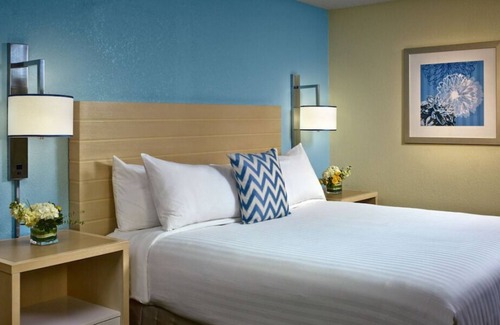 White Station House | Comfort and Convenience! Outdoor Pool, Parking, Pets Allowed, Near Memphis Zoo!