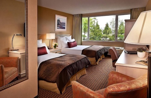 SeaTac House | Comfort and Convenience! Free Parking and Airport Shuttle, Pets Allowed