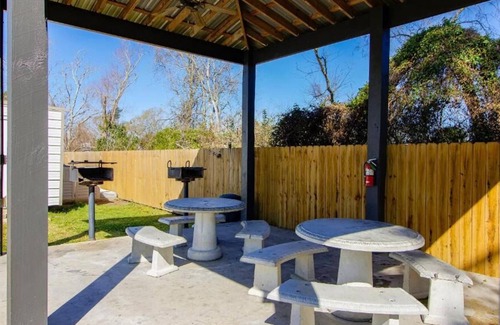 Sulphur House | Comfort and Convenience! Free Parking, Near Louisiana's Culture
