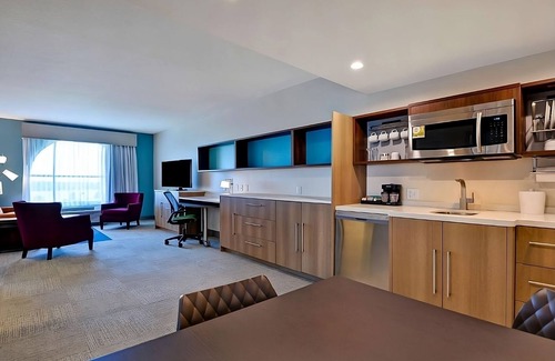 Florida Central Atlantic Coast Hotel | Comfort and Relaxation! Kitchenette, Swimming Pool, Pet-friendly Property!