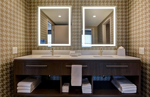 Florida Central Atlantic Coast Hotel | Comfort and Relaxation! Kitchenette, Swimming Pool, Pet-friendly Property!