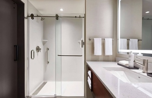 Sobro Hotel | Comfort and Relaxation! Kitchenette, Pets Allowed, Indoor Swimming Pool!