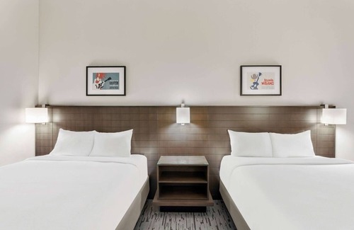 Bee Cave Resort | Comfort and Relaxation! 4 Modern Units, Near Bee Cave Central Park, Pet-Friendly
