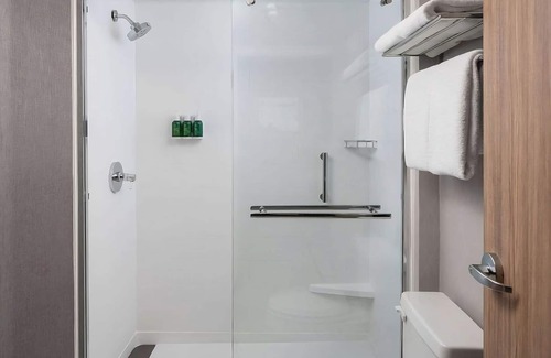 Bee Cave Resort | Comfort and Relaxation! 4 Modern Units, Near Bee Cave Central Park, Pet-Friendly