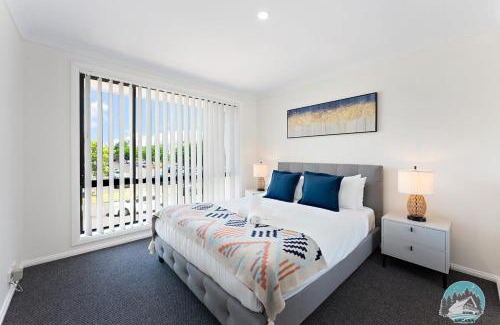 Ingleburn House | Comfort and Style 2-Bed Townhouse in Ingleburn