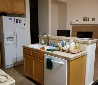 Vacaville House | Comfort and Style Full bed