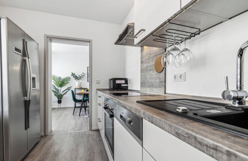 Homburg Apartment | Comfort apartment in Homburg - close to the university - 3 bedrooms - parking lot - bathtub - WLAN