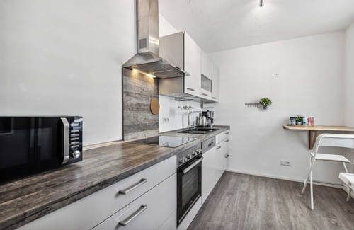 Homburg Apartment | Comfort apartment in Homburg - close to the university - 3 bedrooms - parking lot - bathtub - WLAN