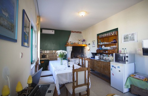 Vrpolje Apartment | Comfort Apartment with Terrace (5 - 6 Adults)