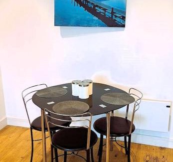 Bracknell Apartment | Comfort - Away - From - Home