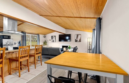 Creve Coeur House | Comfort Cabin - 2BD Family Getaway in Creve Coeur