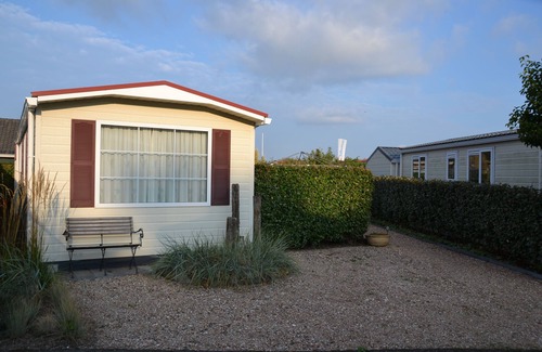 Groot Valkenisse Ski Chalet | Comfort chalet located directly on the beach in sunny Zeeland