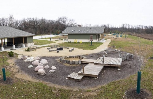 Matteson House | Comfort & Convenience Awaits! Family-friendly, Free Parking, Onsite Restaurant