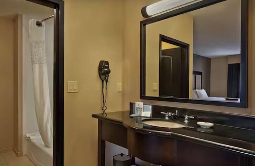 Decatur Hotel | Comfort & Convenience: Your Decatur Gateway with Free Breakfast & Pool
