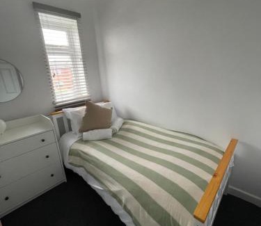 Chapeltown House | Comfort & Cozy getaway in Leeds