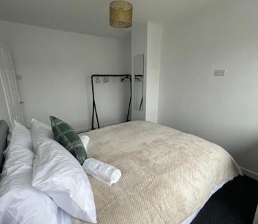 Chapeltown House | Comfort & Cozy getaway in Leeds