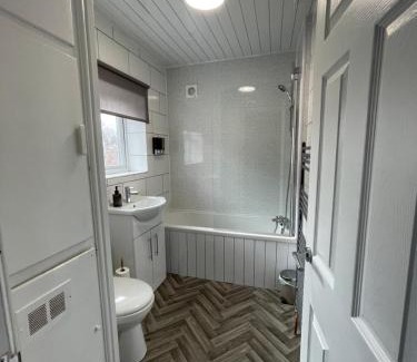 Chapeltown House | Comfort & Cozy getaway in Leeds