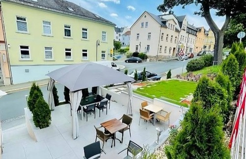 Adorf Apartment | Comfort Dreibettzimmer mit Dusche