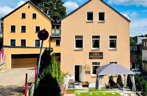 Adorf Apartment | Comfort Dreibettzimmer mit Dusche
