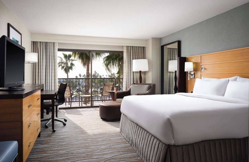 South Redondo Hotel | Comfort & Ease! Near Cabrillo Aquarium, Pet-Friendly, Outdoor Swimming Pool!