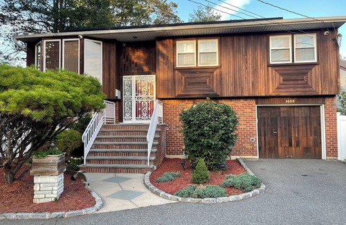 Baldwin Apartment | Comfort Haven/King-Sized Bed/Near Nautical Mile- 20 minutes from JFK