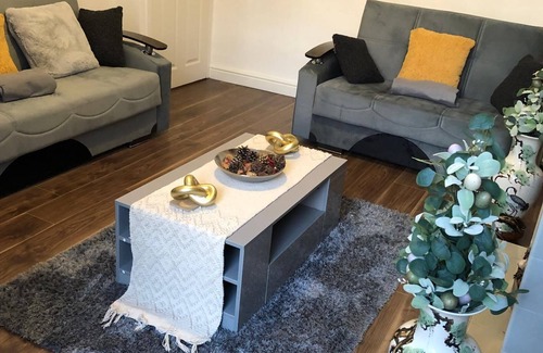 Bolton House | Comfort Home From Home Bolton Central Hilden St - Sleeps - 10