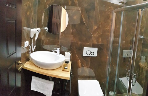 Mbrostar-Urë Hotel | Comfort Hotel