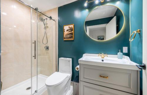 Dunbar House | Comfort House in Kerrisdale, Private and Shared Rooms
