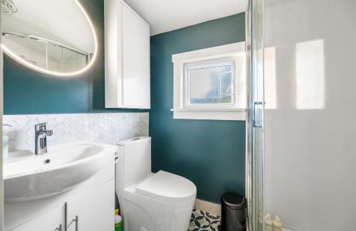 Dunbar House | Comfort House in Kerrisdale, Private and Shared Rooms